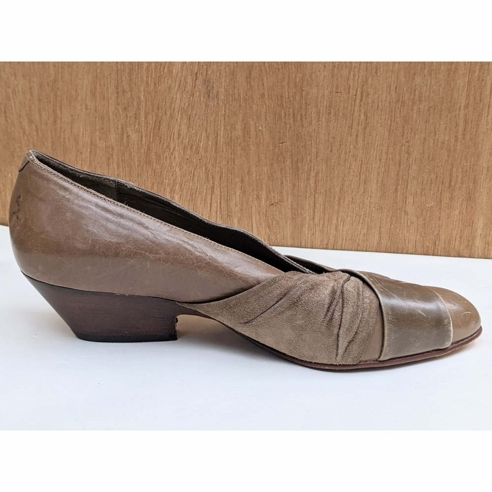 Vintage Nouchka olive green chunky wooden heels 6